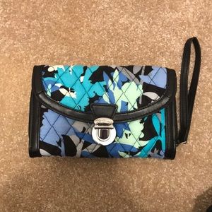 Vera bradley ultimate wristlet in camofloral